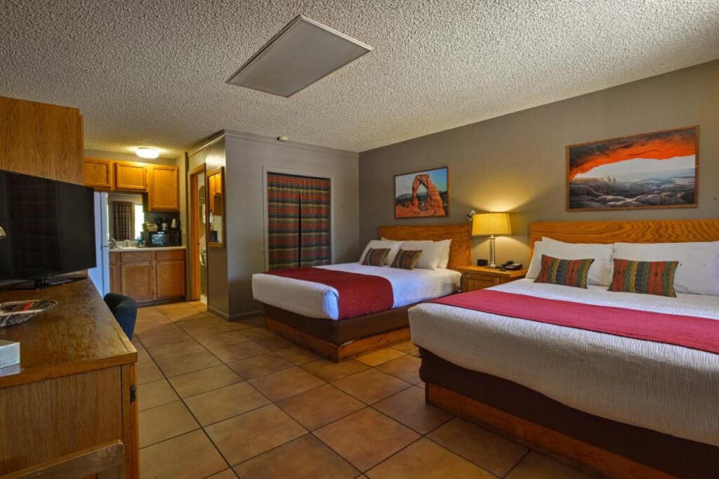 Rustic Inn - Image 5