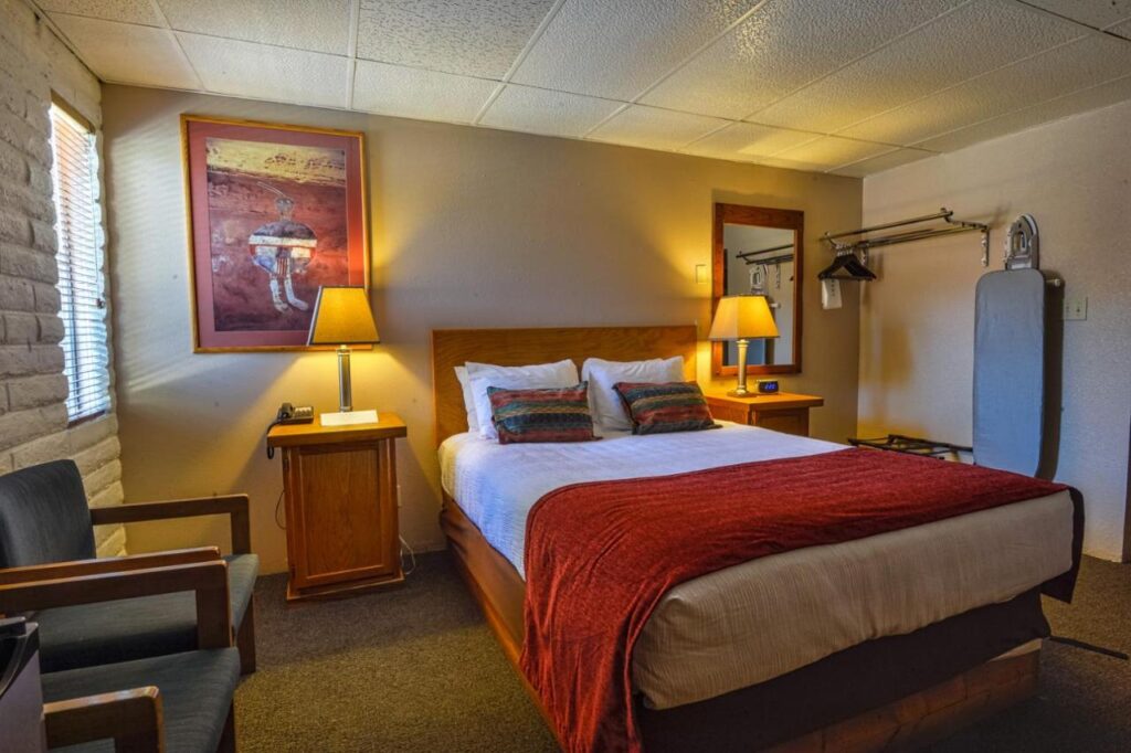 Rustic Inn - Image 6
