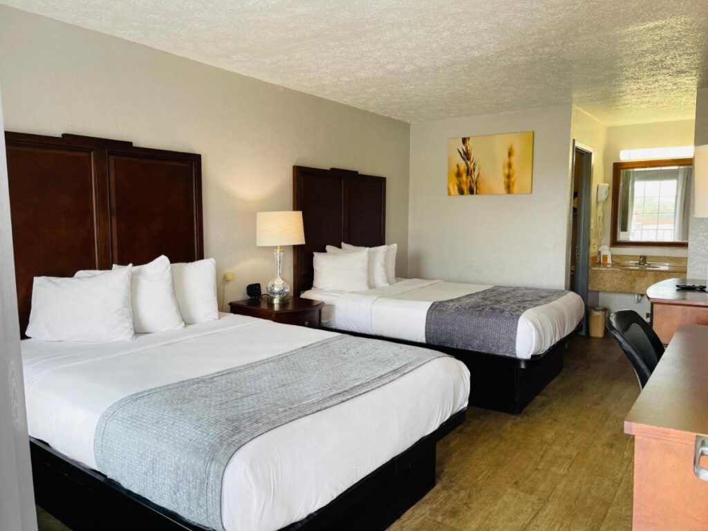 Days Inn by Wyndham Fort Walton Beach - Image 2
