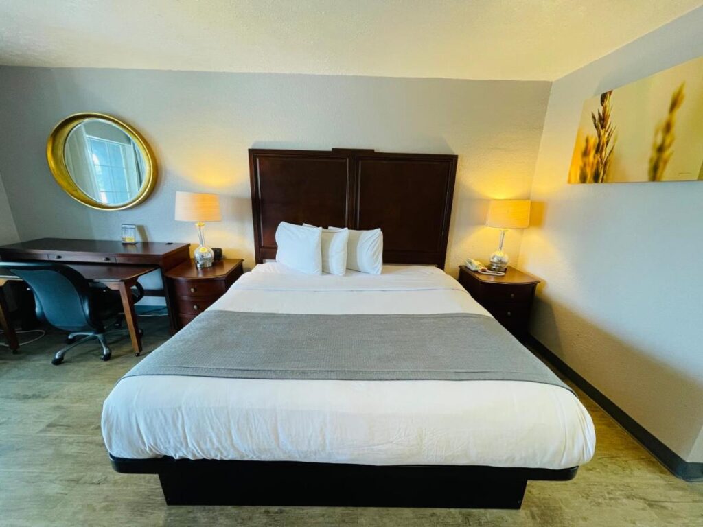 Days Inn by Wyndham Fort Walton Beach - Image 4