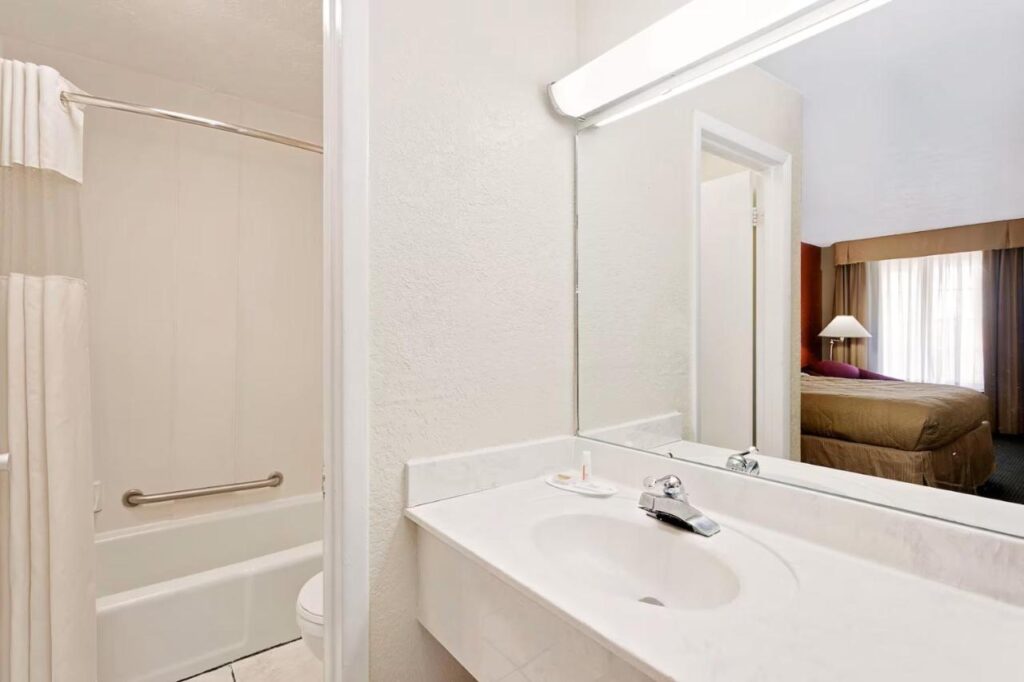Days Inn by Wyndham Fort Walton Beach - Image 6