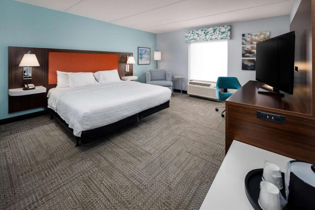 Hampton Inn & Suites Navarre - Image 2