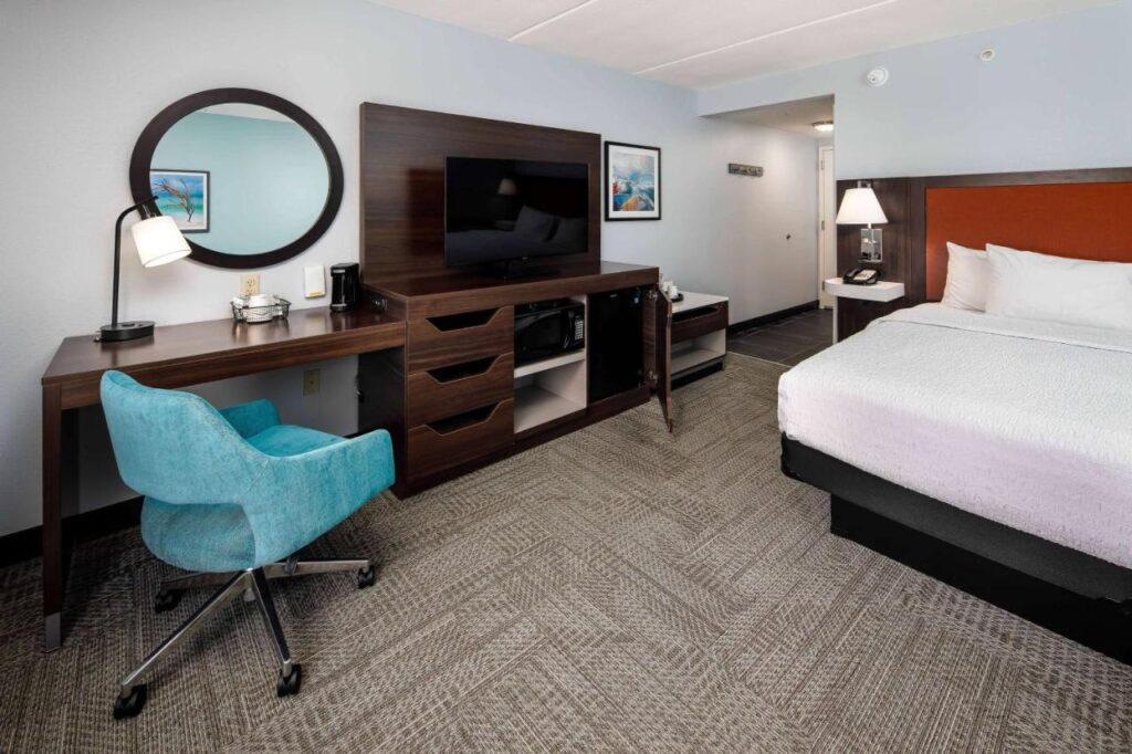Hampton Inn & Suites Navarre - Image 3