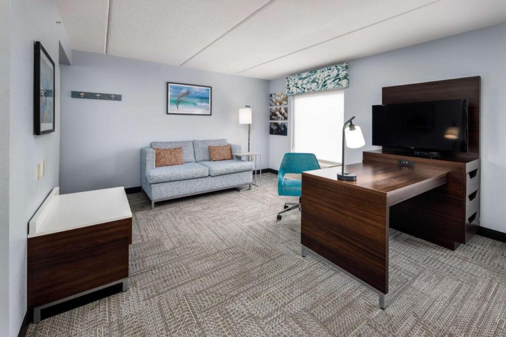 Hampton Inn & Suites Navarre - Image 6
