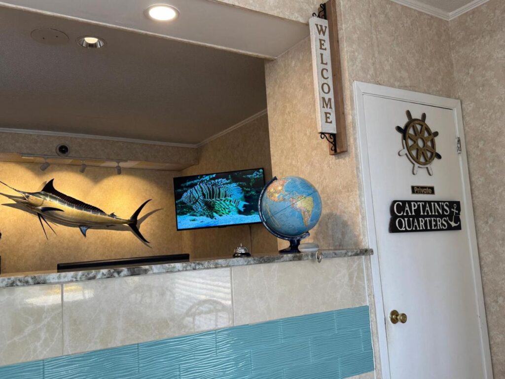 Hole Inn the Wall Hotel - Fort Walton Beach - Sunset Plaza - nearby Beaches & Hurlburt - Image 4