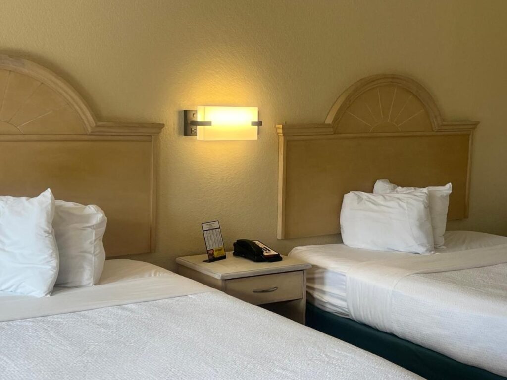 Hole Inn the Wall Hotel - Fort Walton Beach - Sunset Plaza - nearby Beaches & Hurlburt - Image 6