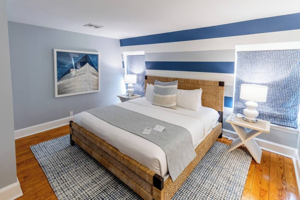 Town & Tide Inn - Image 2