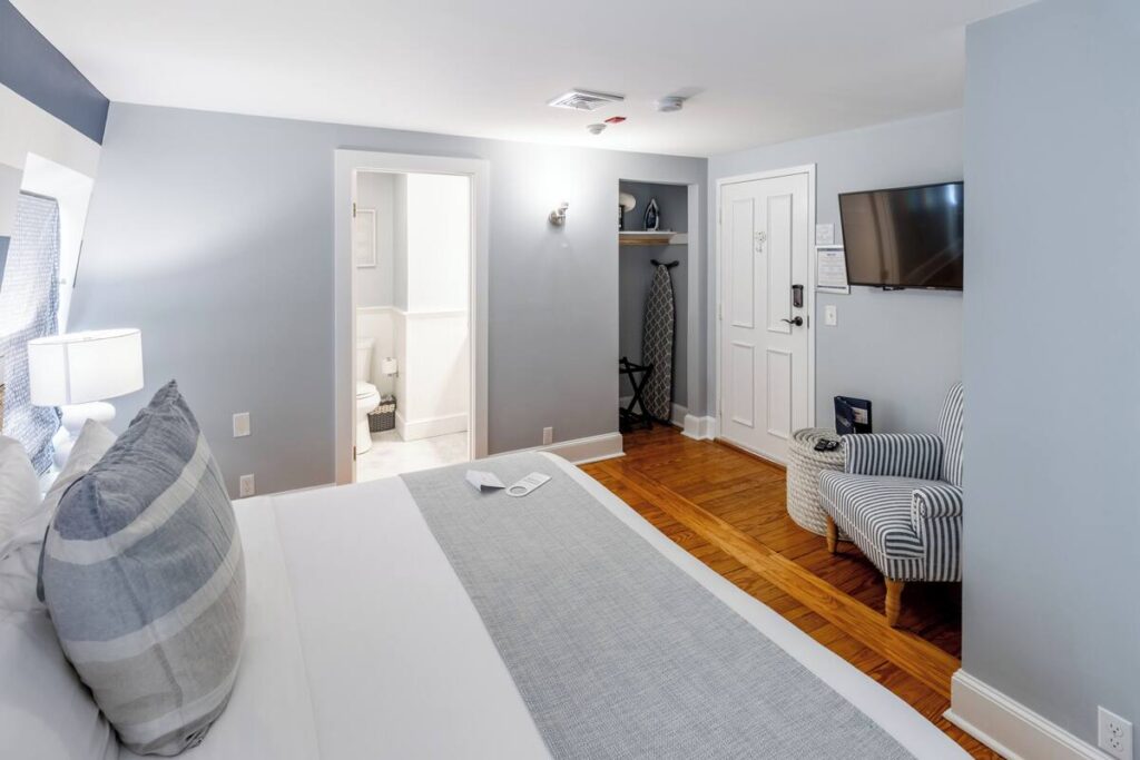 Town & Tide Inn - Image 3