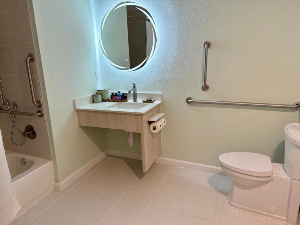 NEW 2026-Ocean Sands Beach Boutique Inn-Sauna and Salt-Mineral Pool -Free Beach Bikes and Famous Beach- Fresh Baked Cookies and Popcorn - Bathrobes and Sunscreen in all rooms-Ultra Sparkling-Free Laundry- 4 Grand Black Beds-Call NOW & Save-1-252-AHA-SAND - Image 4