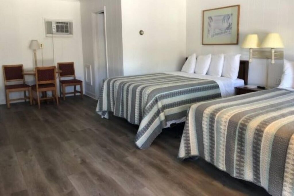 Swell Motel - Image 6