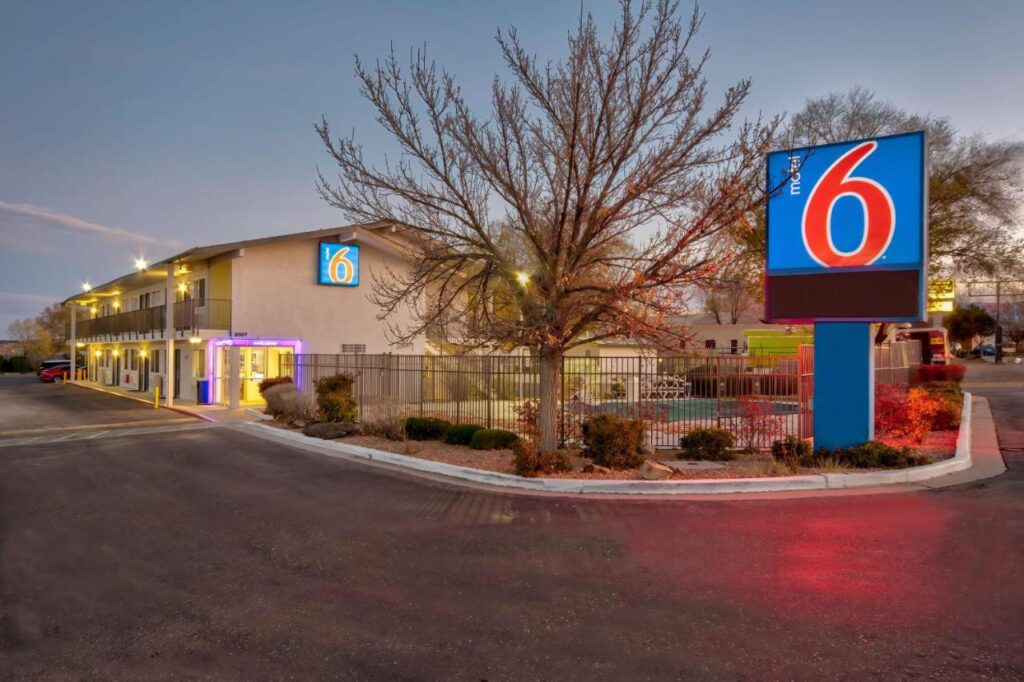 Motel 6 Santa Fe - Image 1