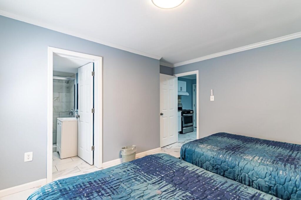 Boardwalk Hotel Charlee & Apartments Beach Hotel Oceanfront - Image 6