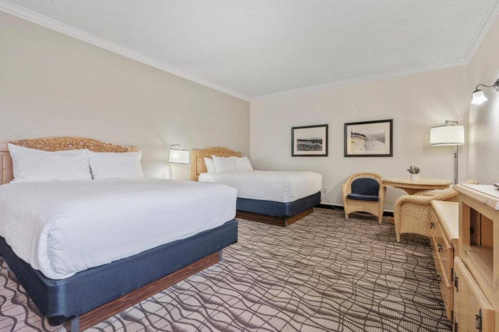 Cherry Tree Inn & Suites - Image 2