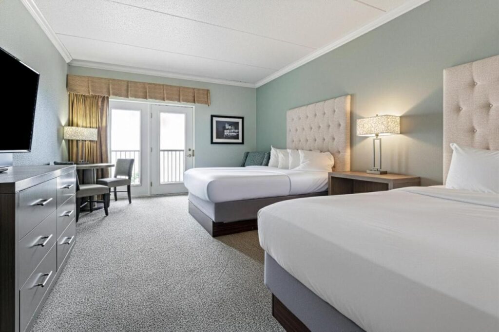 Cherry Tree Inn & Suites - Image 5