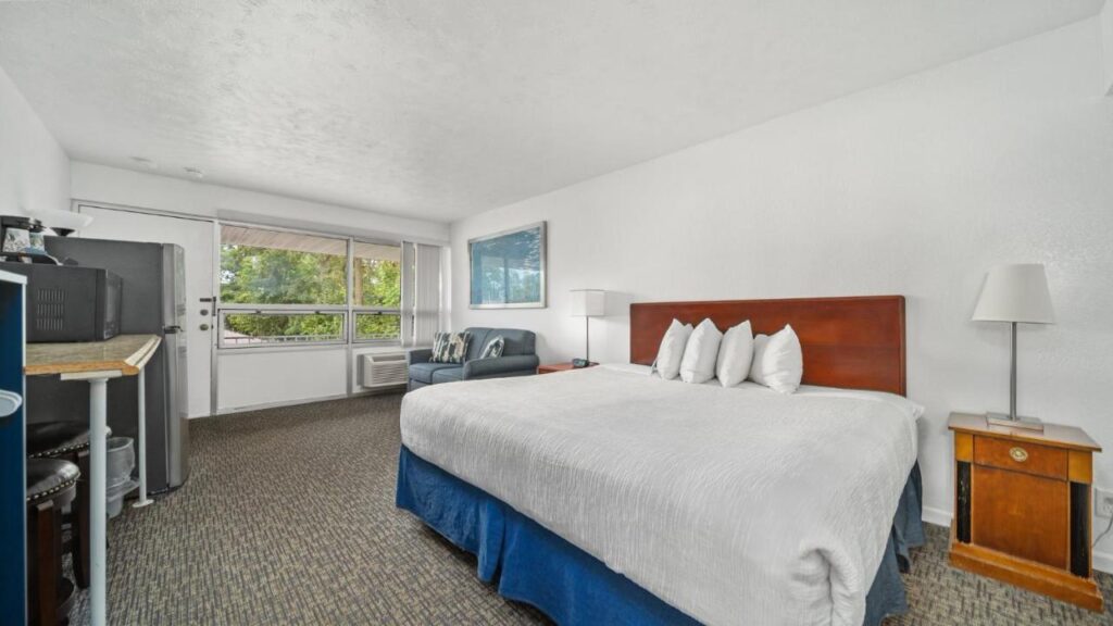 Grand Traverse Motel - Image 3