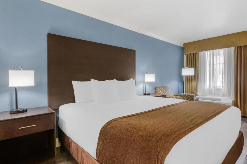 Best Western InnSuites Tucson Foothills Hotel & Suites - Image 4