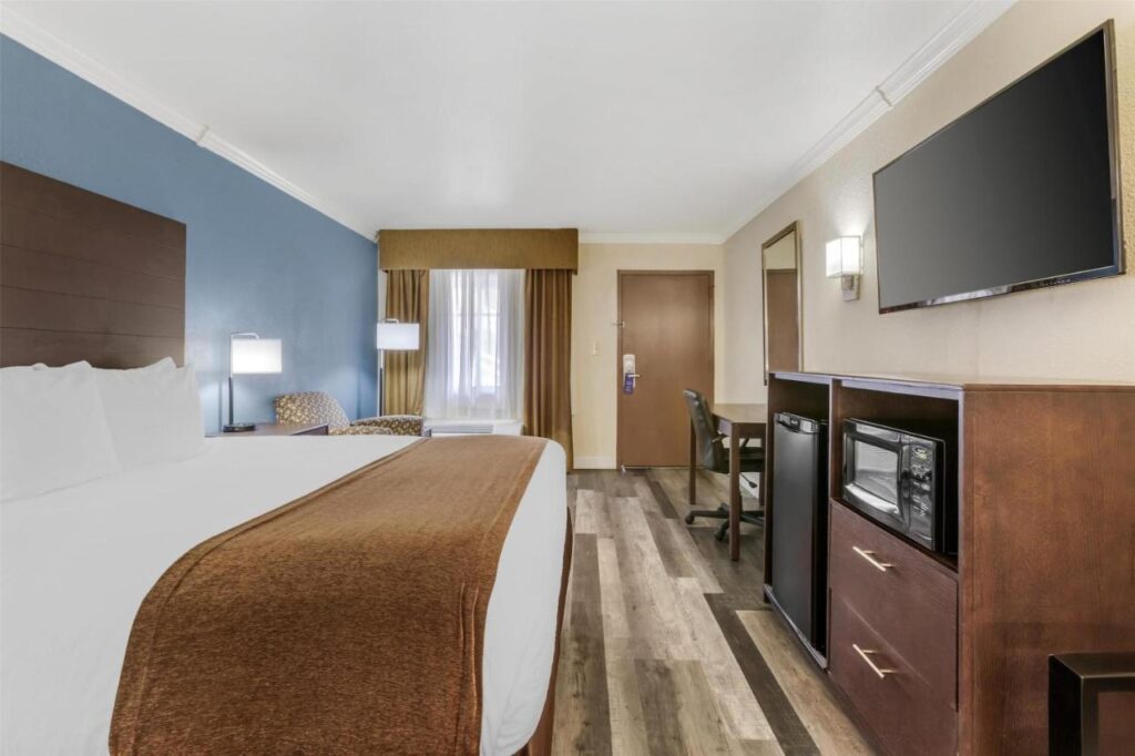 Best Western InnSuites Tucson Foothills Hotel & Suites - Image 5
