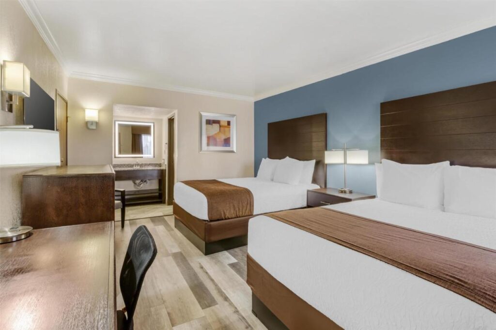 Best Western InnSuites Tucson Foothills Hotel & Suites - Image 6