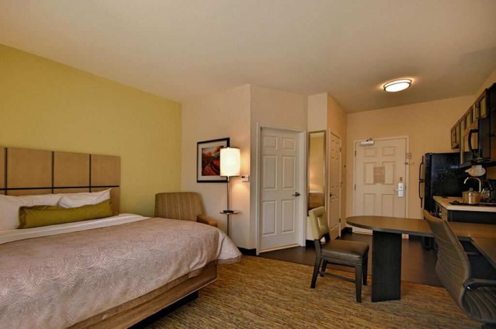 Candlewood Suites Tucson by IHG - Image 4