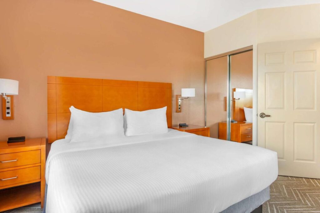 Hilton Vacation Club Varsity Club Tucson - Image 4