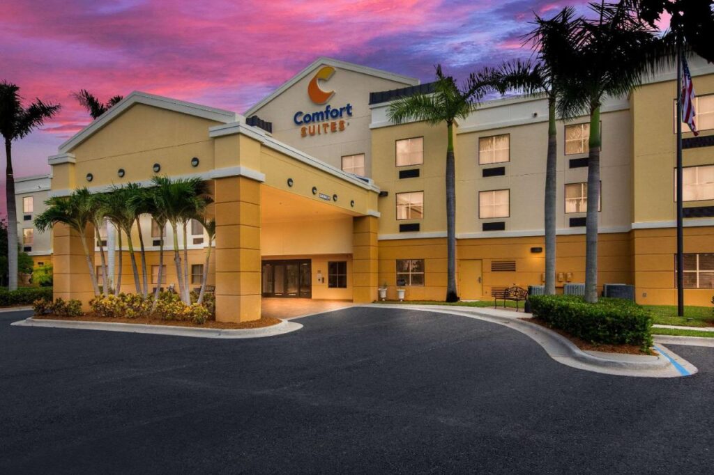 Comfort Suites Vero Beach I-95 - Image 1
