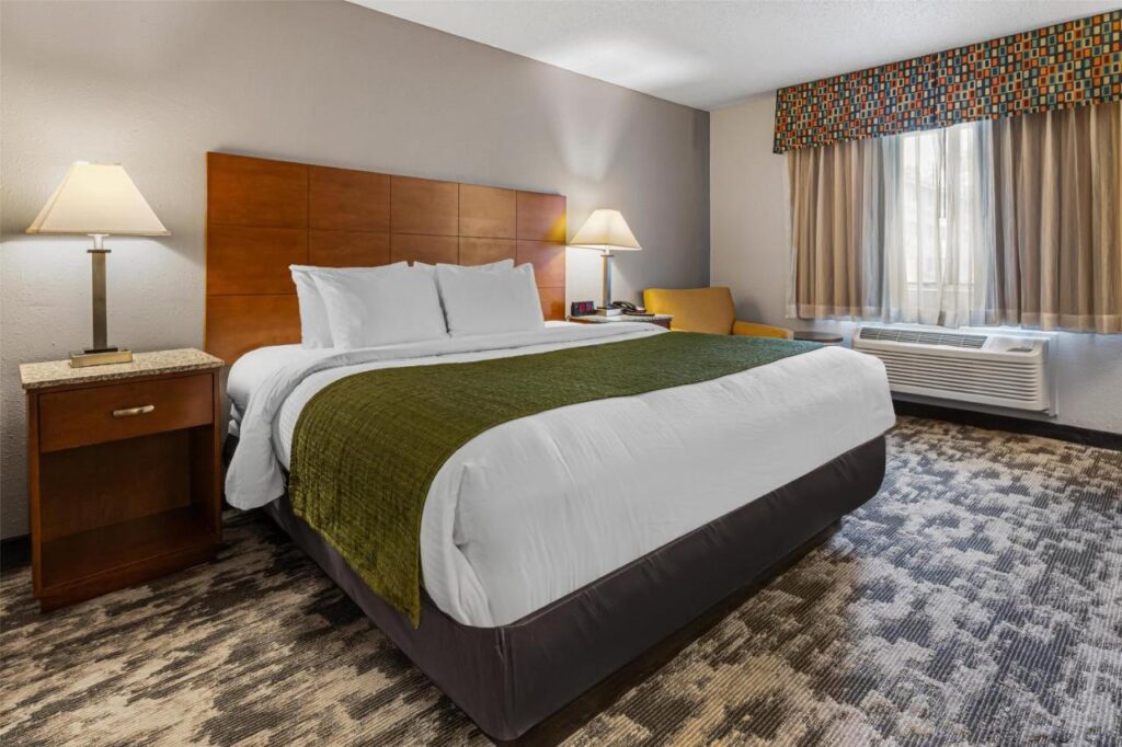 Best Western Ambassador Inn & Suites - Image 2