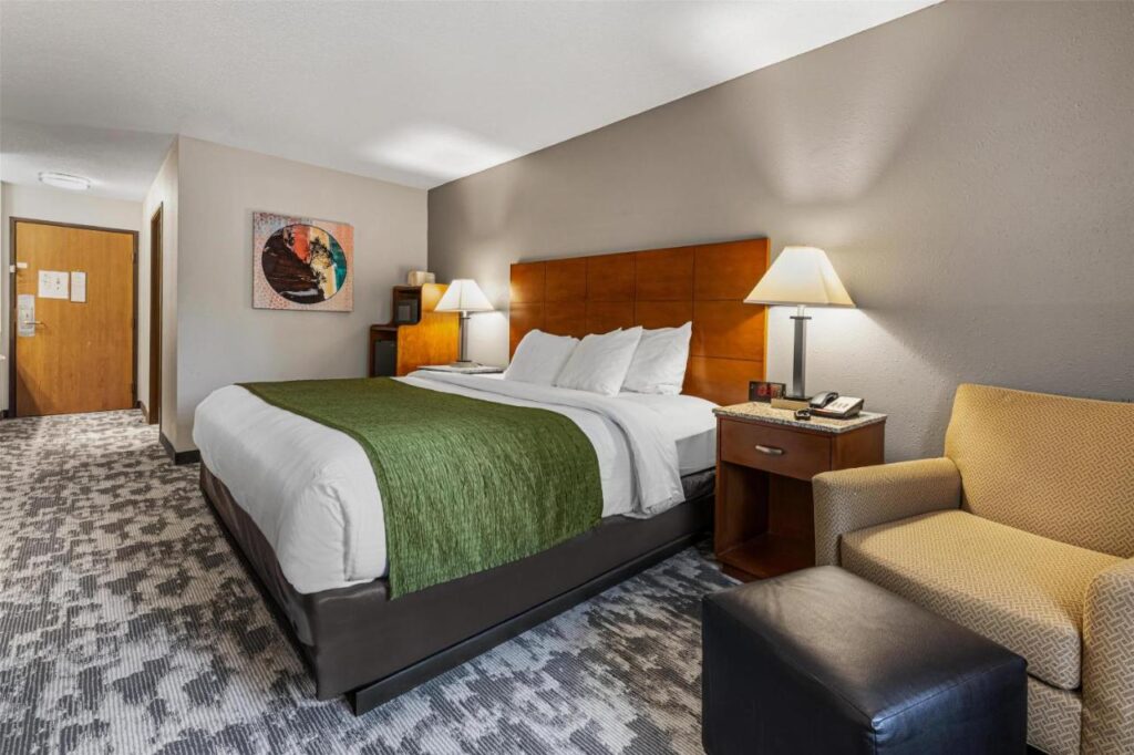 Best Western Ambassador Inn & Suites - Image 3