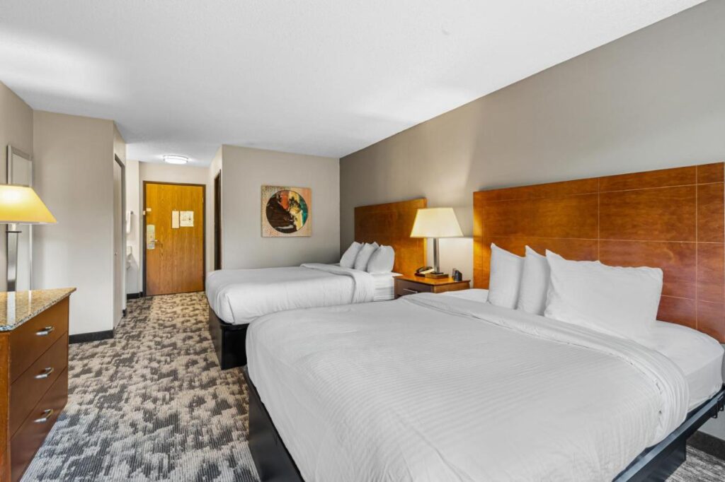 Best Western Ambassador Inn & Suites - Image 4