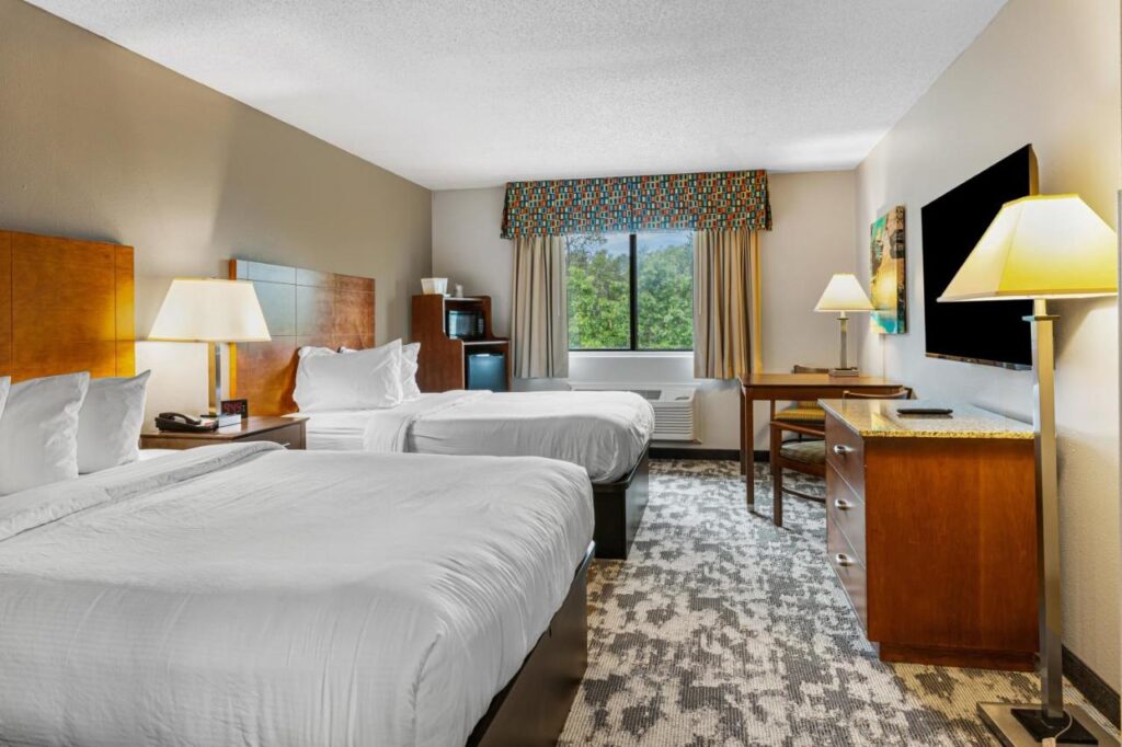 Best Western Ambassador Inn & Suites - Image 5
