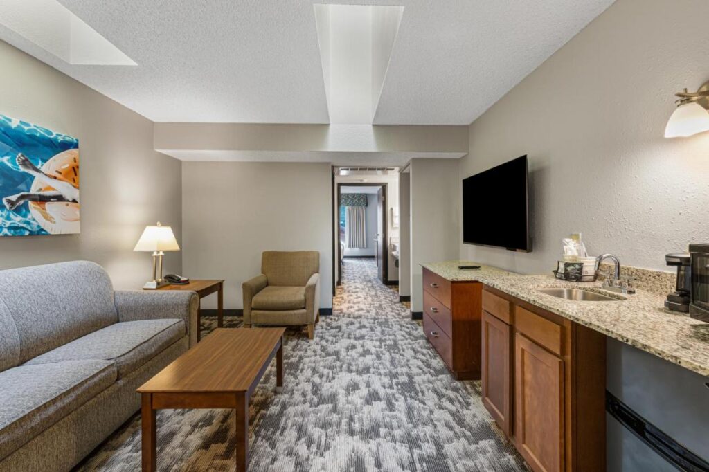 Best Western Ambassador Inn & Suites - Image 6