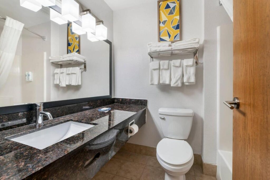 Comfort Inn & Suites Wisconsin Dells - Image 3