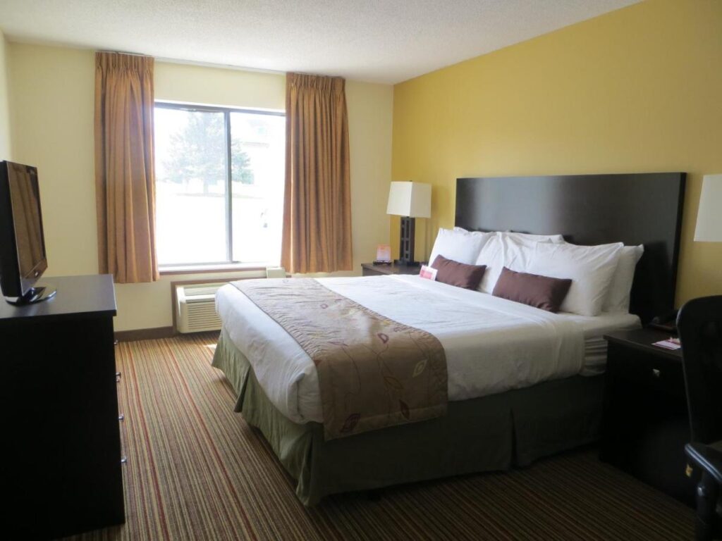 Ramada by Wyndham Wisconsin Dells I-90 - Image 2