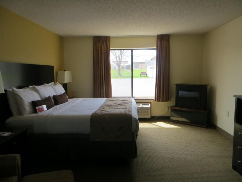 Ramada by Wyndham Wisconsin Dells I-90 - Image 3