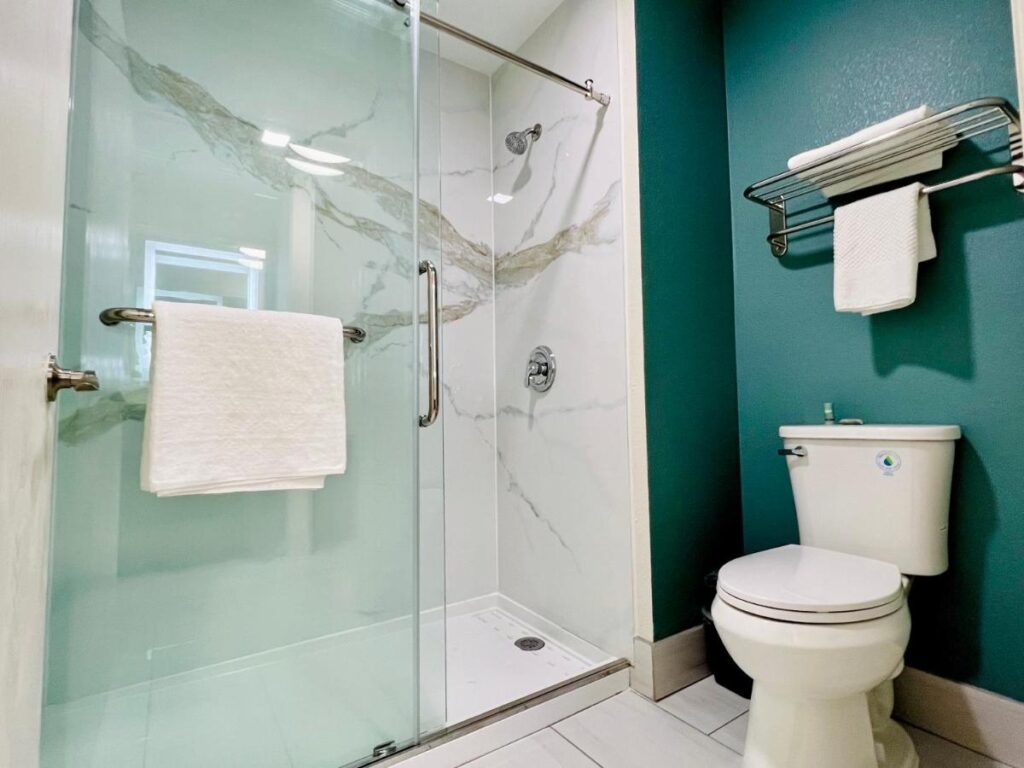 Sleep Inn & Suites Wisconsin Dells - Lake Delton - Image 3